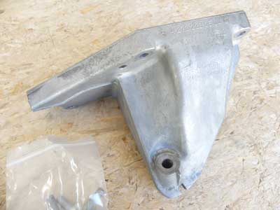 Mercedes Engine Motor Mount Bracket, Left A2732230504 C216 CL550 W221 S5502